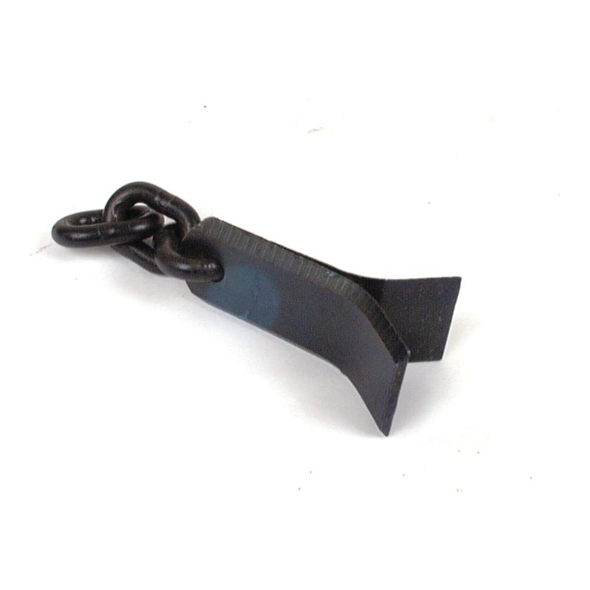 A Sparex Y type flail, 140mm long and 30.5mm wide with a 9mm hole diameter and a thickness of 3mm, featuring two flat, angled prongs attached to a small chain with a black finish, ideal for Bomford flails. Replacement part number: 0108606 | Sparex Part No.S.77928.