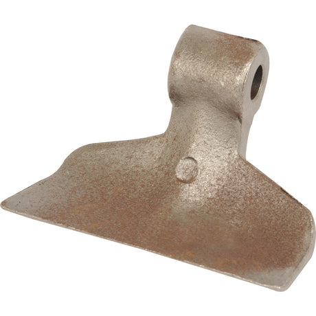 A Hammer Flail with a top width of 40mm, bottom width of 137mm, and a 16.5mm diameter mounting hole, featuring a radius of 95mm—ideal as a replacement for Berti, Breviglieri, Maschio, and Vogel & Noot. Available under the brand name Sparex (S.79632).