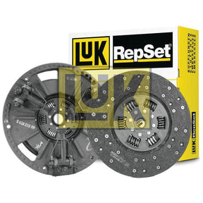 A Sparex Clutch Kit without Bearings (S.146580) featuring an organic disc is displayed with two clutch plates in front of the yellow and black branded packaging box.