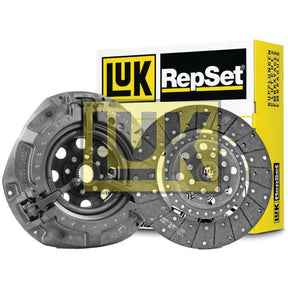 An automotive clutch kit displayed in front of its packaging, featuring the name "Clutch Kit without Bearings - S.146795" on a yellow and black box by Sparex, complete with an Organic Captive Disc for enhanced performance.