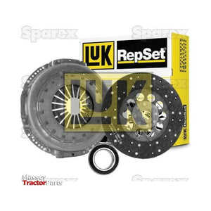 Displayed in front of a branded yellow box are the parts of the Sparex Clutch Kit with Bearings (S.147022), including a 310mm single cover clutch assembly, a clutch disc, and a release bearing, with the Massey Tractor Parts logo at the bottom left.