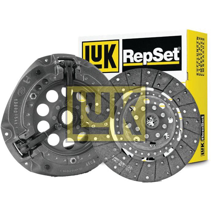 Two automotive clutch components are displayed in front of a box labeled "Clutch Kit without Bearings - S.146785" from the brand Sparex. The left component is a clutch pressure plate, while the right component, featuring a specific flywheel type, is a clutch disc.