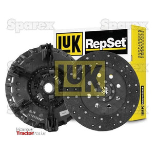 A Clutch Kit without Bearings composed of a pressure plate and clutch disc, featuring a dual cover design, displayed next to its packaging box labeled "Sparex" and item number S.147012.