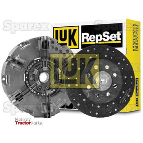 A boxed Sparex Clutch Kit without Bearings - S.147175, including a pressure plate and friction disc with premium disc material, displayed in front of the packaging.