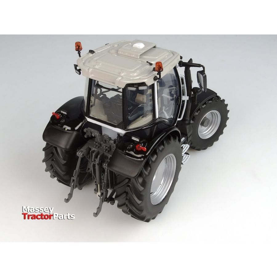 Massey Ferguson - MF 5S BLACK VERSION | 1 : 32 - X993042206451 - Farming Parts