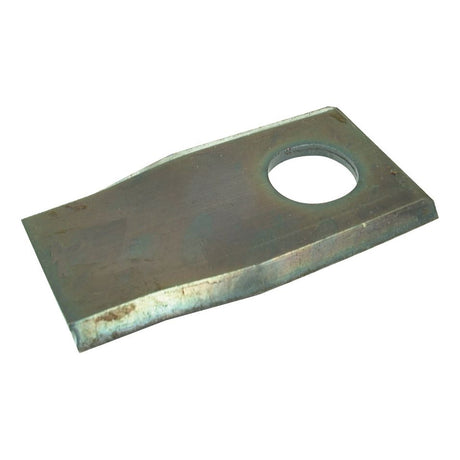 Mower Blade - Twisted blade, top edge sharp & parallel -  94 x 50x4mm - Hole⌀20.5mm  - RH -  Replacement for JF, Stoll
 - S.77085 - Massey Tractor Parts