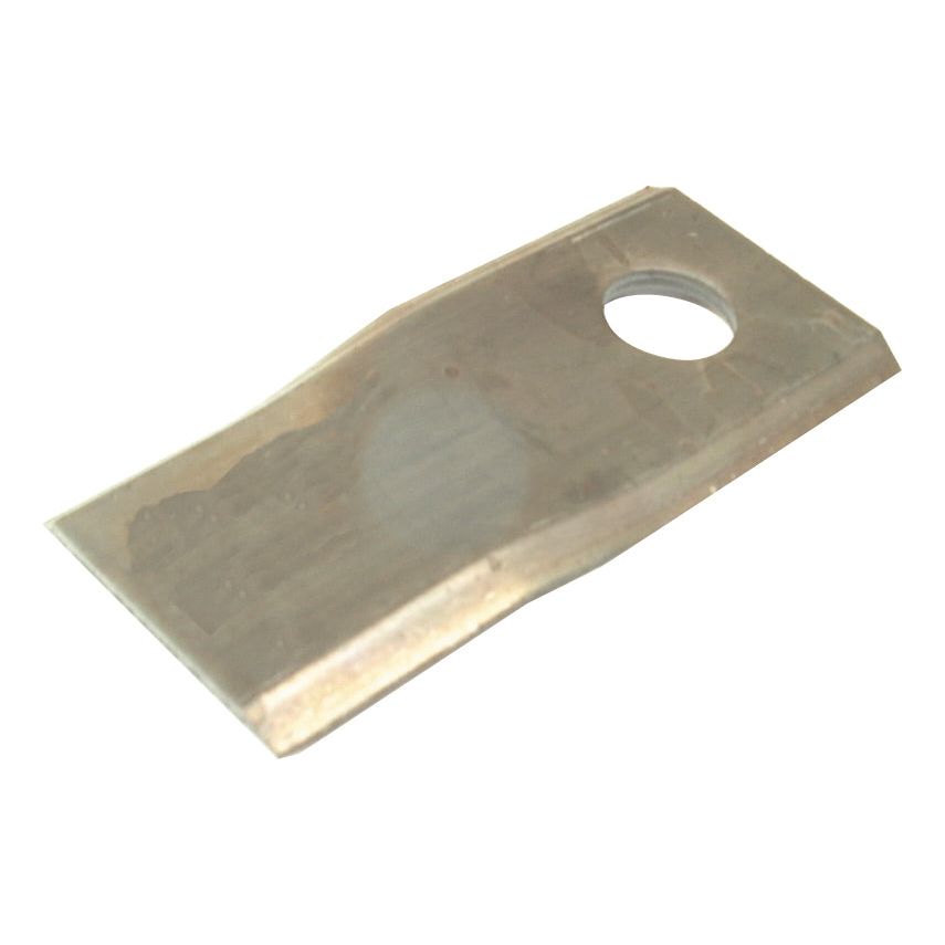 A Sparex Mower Blade, designed with a twisted configuration and a sharp top edge, measures 95 x 45 x 3.5mm and features a Ø16.25mm circular hole near one end. It serves as a replacement for Kuhn, John Deere, New Holland, Lely, and Someca models under the part number S.77061 (561.513.10).