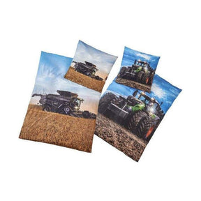 A bedding set from AGCO, named "Fendt - Reversible bedding - X991020272000," featuring one duvet cover and two pillows with images of a Fendt IDEAL combine harvester and a Fendt 1050 Vario tractor working in a field.