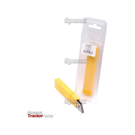 A packaged yellow utility knife with snap-off blades and a pointed tip is displayed alongside its plastic casing. The package, labeled Sparex S.54067, features text detailing its specifications and includes 10 pieces.
