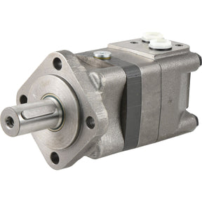 The Trale Hydraulic Orbital Motor OMS160 160cc/rev with a 32mm straight/parallel shaft by Sparex features a metallic design with mounting holes on the front face, making it ideal for fluid transfer in industrial machinery.